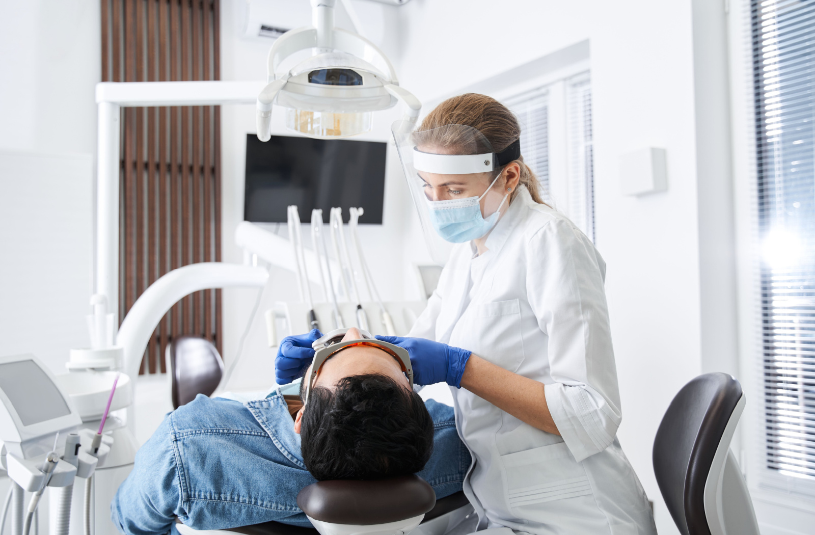 Choosing a Dentist near Coorparoo: Factors to Consider for Optimal Care